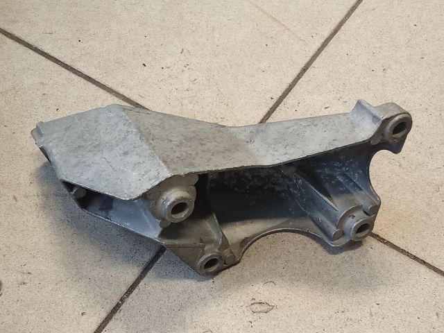 bontott AUDI A4 B6 Motor Tartó Bak (Pozíciófüggetlen)