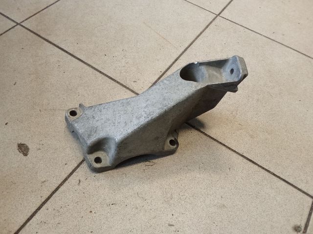 bontott AUDI A4 B6 Motor Tartó Bak (Pozíciófüggetlen)