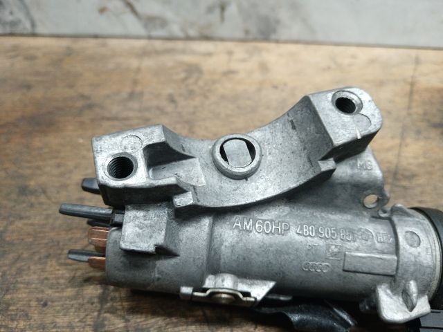 bontott AUDI A4 B6 Gyújtáskapcsoló Házzal