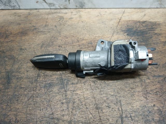 bontott AUDI A4 B6 Gyújtáskapcsoló Házzal