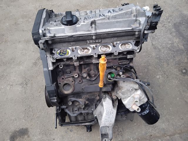 bontott AUDI A4 B6 Motor (Fűzött blokk hengerfejjel)