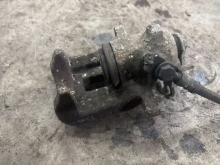 bontott AUDI A4 B6 Bal hátsó Féknyereg Munkahengerrel