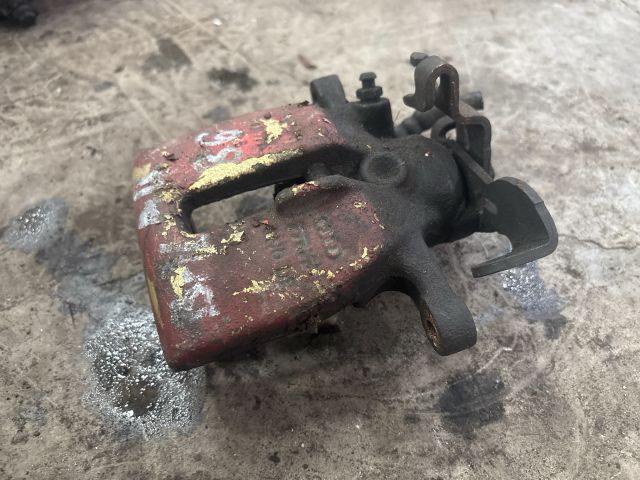 bontott AUDI A4 B6 Bal hátsó Féknyereg Munkahengerrel