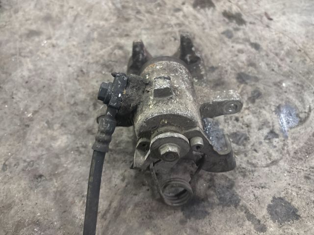 bontott AUDI A4 B6 Bal hátsó Féknyereg Munkahengerrel