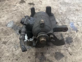 bontott AUDI A4 B6 Bal hátsó Féknyereg Munkahengerrel