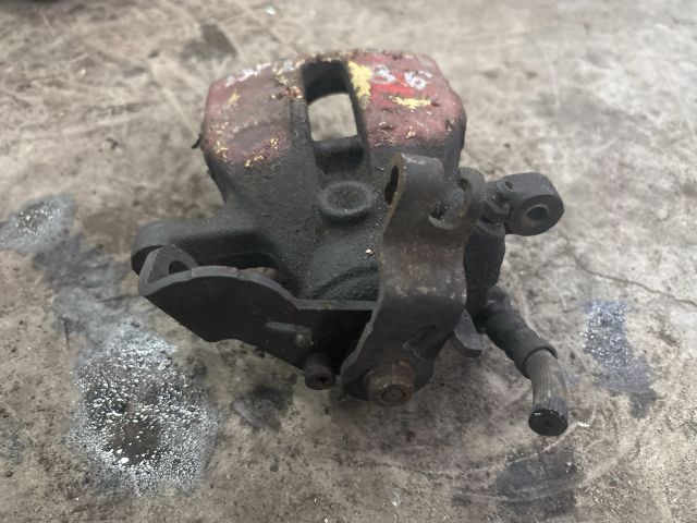 bontott AUDI A4 B6 Bal hátsó Féknyereg Munkahengerrel