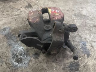 bontott AUDI A4 B6 Bal hátsó Féknyereg Munkahengerrel