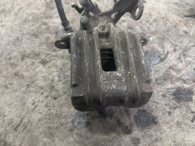 bontott AUDI A4 B6 Bal hátsó Féknyereg Munkahengerrel