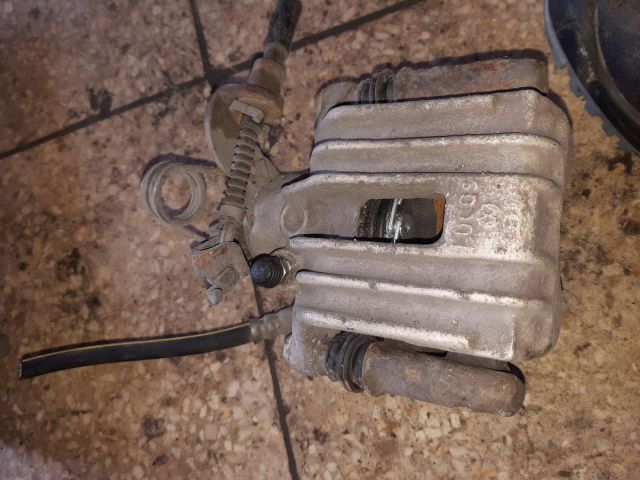 bontott AUDI A4 B6 Bal hátsó Féknyereg Munkahengerrel