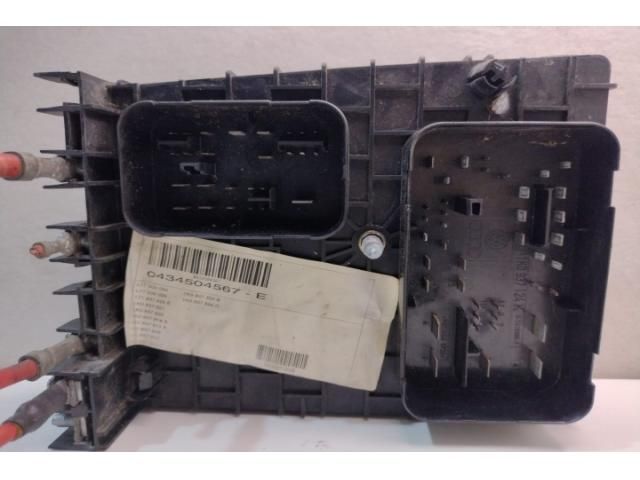 bontott AUDI A4 B6 Biztosítéktábla Motortér