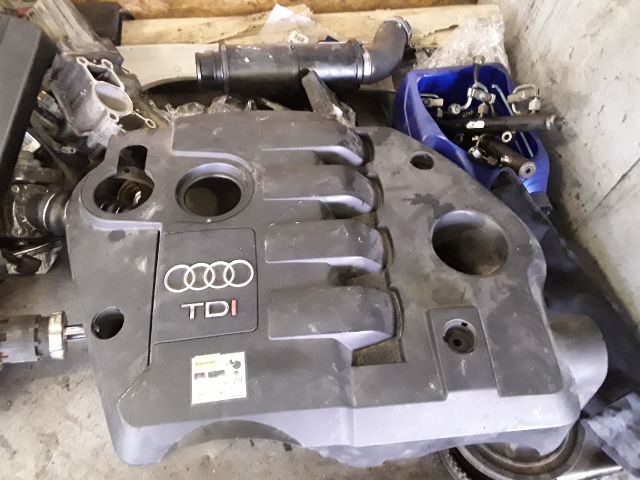 bontott AUDI A4 B6 Felső Motorburkolat