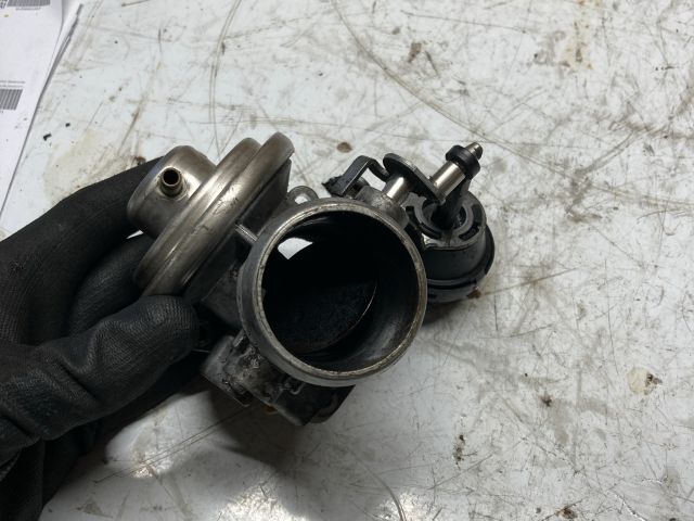 bontott AUDI A4 B6 Fojtószelep (Mechanikus)