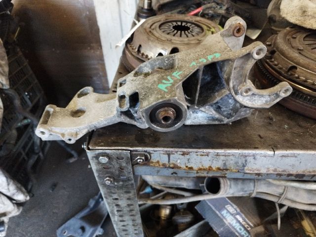 bontott AUDI A4 B6 Generátor Tartó Bak