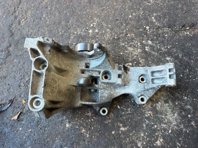 bontott AUDI A4 B6 Generátor Tartó Bak