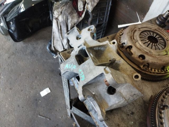 bontott AUDI A4 B6 Generátor Tartó Bak