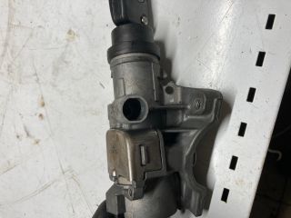 bontott AUDI A4 B6 Gyújtáskapcsoló Házzal