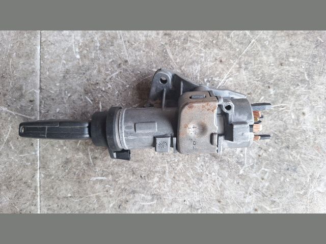 bontott AUDI A4 B6 Gyújtáskapcsoló Házzal