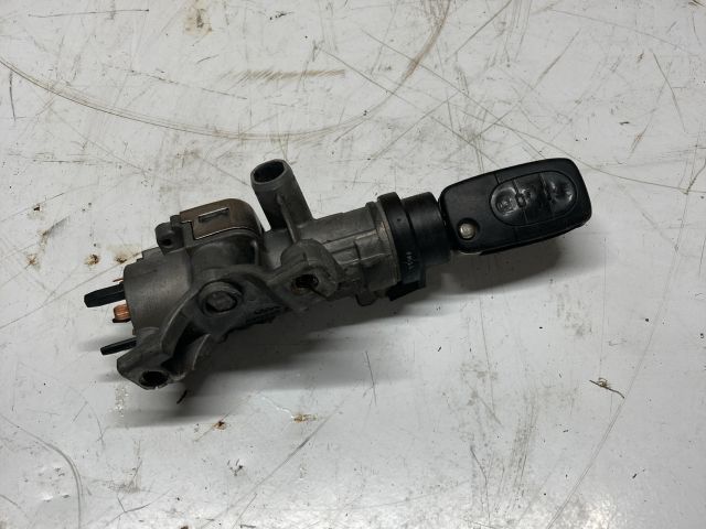 bontott AUDI A4 B6 Gyújtáskapcsoló Házzal