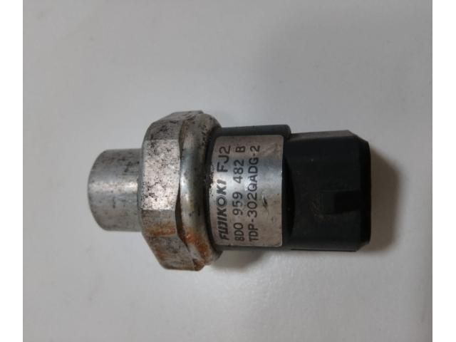 bontott AUDI A4 B6 Jeladó (Magában)