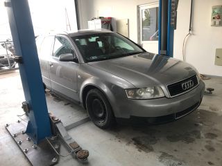 bontott AUDI A4 B6 Jobb első Féknyereg Munkahengerrel