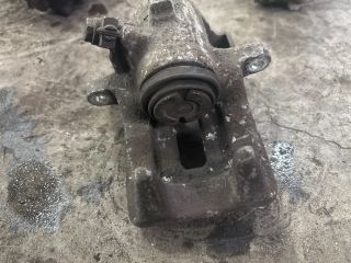 bontott AUDI A4 B6 Jobb hátsó Féknyereg Munkahengerrel