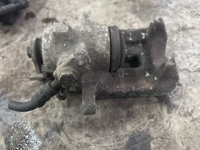 bontott AUDI A4 B6 Jobb hátsó Féknyereg Munkahengerrel