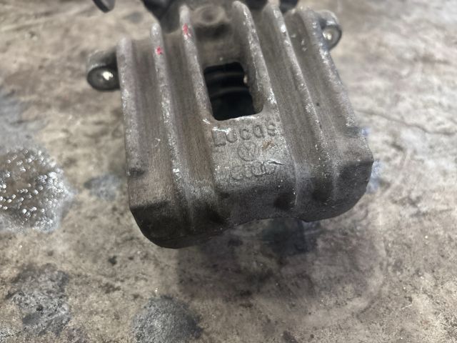 bontott AUDI A4 B6 Jobb hátsó Féknyereg Munkahengerrel