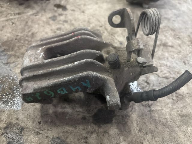 bontott AUDI A4 B6 Jobb hátsó Féknyereg Munkahengerrel