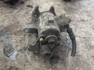 bontott AUDI A4 B6 Jobb hátsó Féknyereg Munkahengerrel