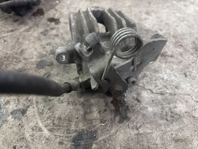 bontott AUDI A4 B6 Jobb hátsó Féknyereg Munkahengerrel