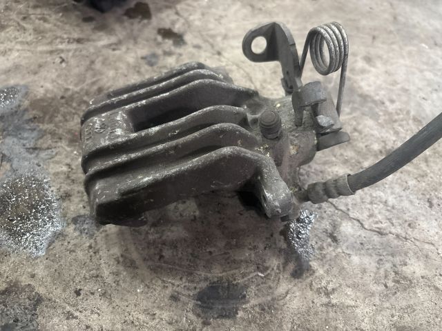 bontott AUDI A4 B6 Jobb hátsó Féknyereg Munkahengerrel