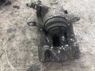 bontott AUDI A4 B6 Jobb hátsó Féknyereg Munkahengerrel