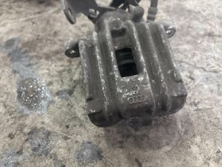 bontott AUDI A4 B6 Jobb hátsó Féknyereg Munkahengerrel