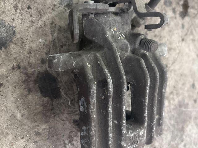 bontott AUDI A4 B6 Jobb hátsó Féknyereg Munkahengerrel