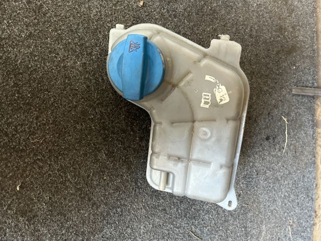 bontott AUDI A4 B6 Kiegyenlítő Tartály