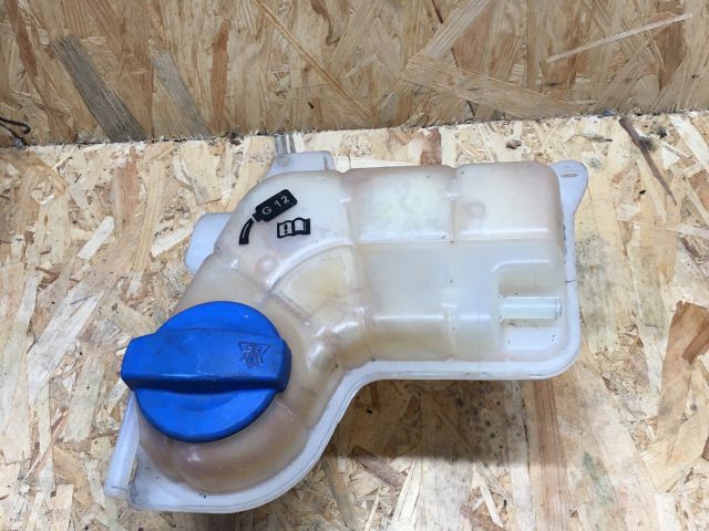 bontott AUDI A4 B6 Kiegyenlítő Tartály