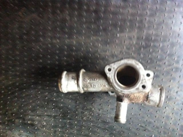 bontott AUDI A4 B6 Kiegyenlítő Tartály