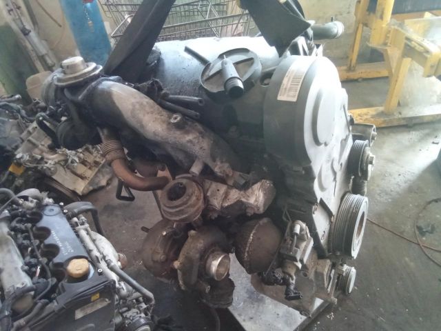 bontott AUDI A4 B6 Motor (Fűzött blokk hengerfejjel)