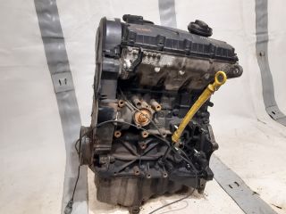 bontott AUDI A4 B6 Motor (Fűzött blokk hengerfejjel)