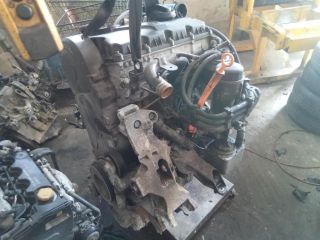 bontott AUDI A4 B6 Motor (Fűzött blokk hengerfejjel)