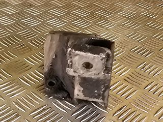 bontott AUDI A4 B6 Motor Tartó Bak Bal