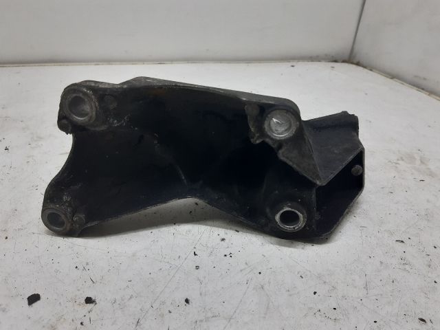 bontott AUDI A4 B6 Motor Tartó Bak Bal