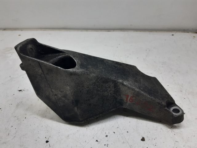 bontott AUDI A4 B6 Motor Tartó Bak Bal