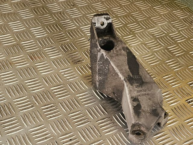 bontott AUDI A4 B6 Motor Tartó Bak Bal