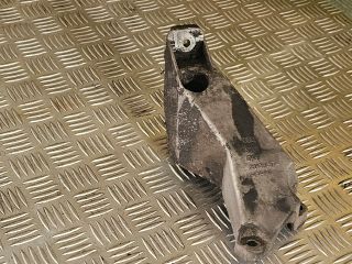 bontott AUDI A4 B6 Motor Tartó Bak Bal