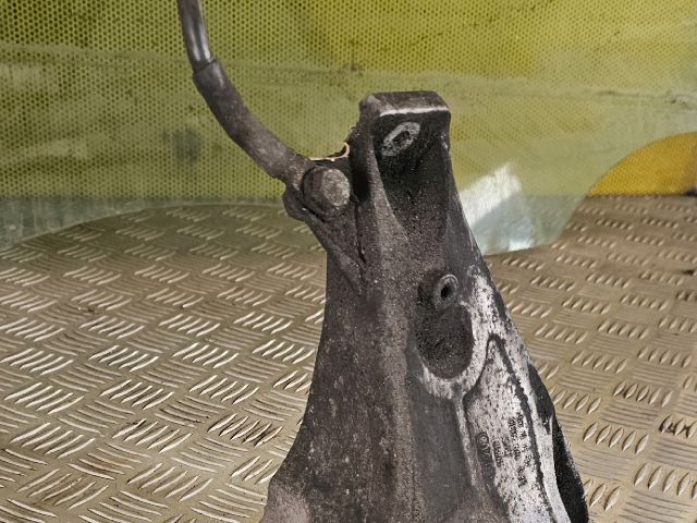 bontott AUDI A4 B6 Motor Tartó Bak (Fém)