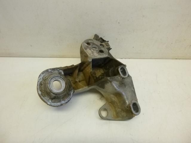 bontott AUDI A4 B6 Motor Tartó Bak (Fém)