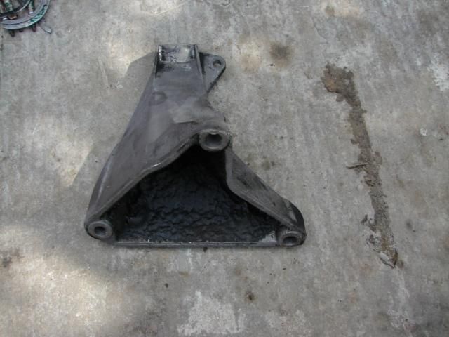 bontott AUDI A4 B6 Motor Tartó Bak Jobb