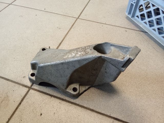 bontott AUDI A4 B6 Motor Tartó Bak (Pozíciófüggetlen)