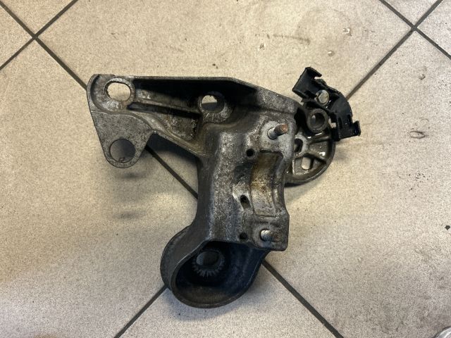 bontott AUDI A4 B6 Motor Tartó Bak (Pozíciófüggetlen)